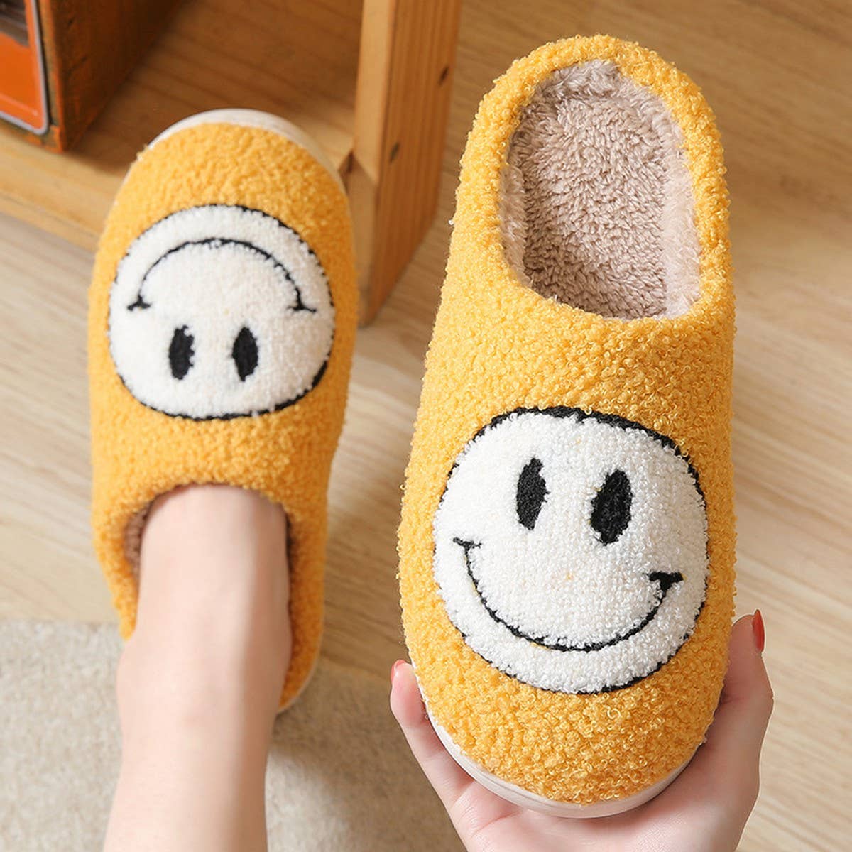 Cute Cartoon Smiling Face Fabric Slippers