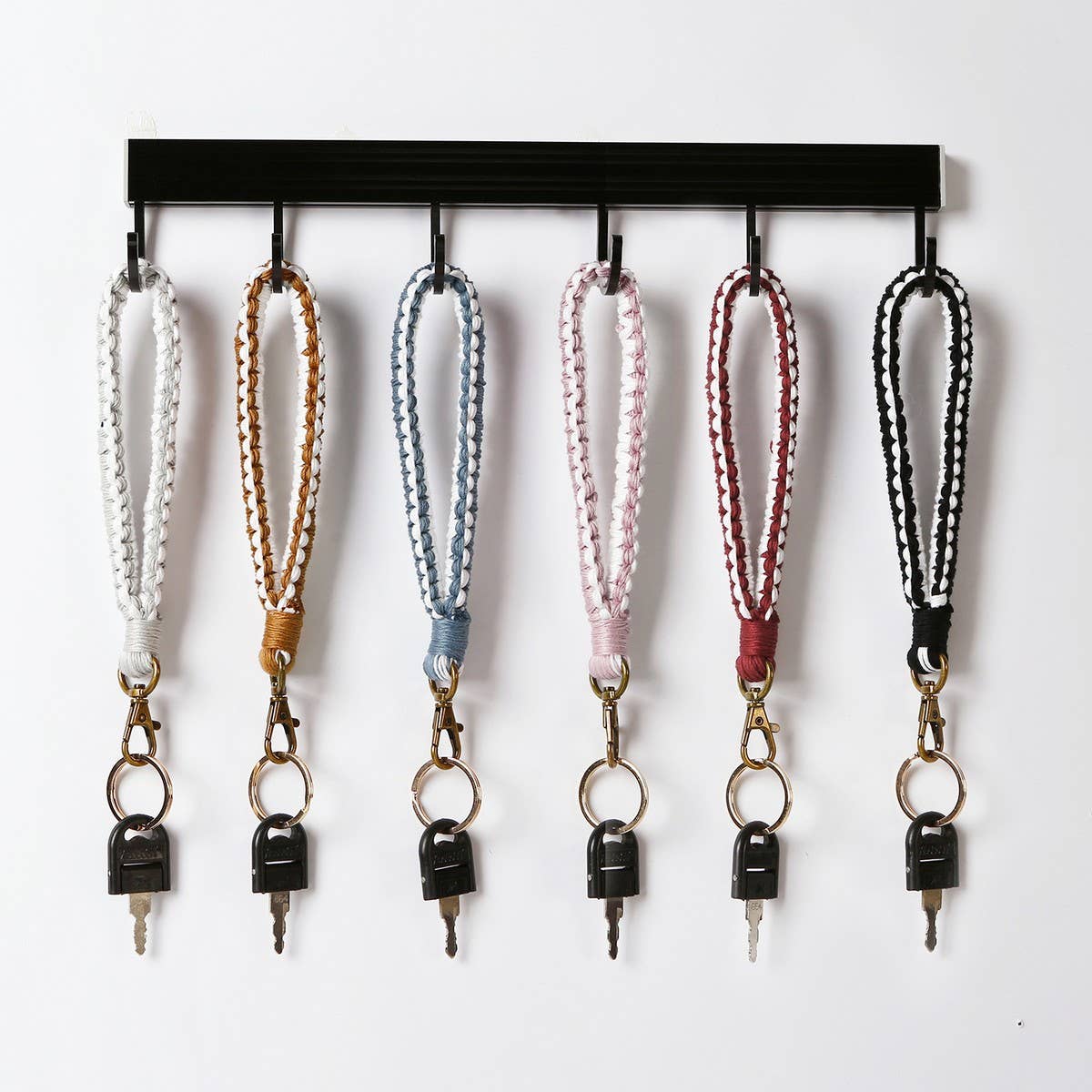 HANDWOVEN PASTORAL RETRO TASSEL KEYCHAIN