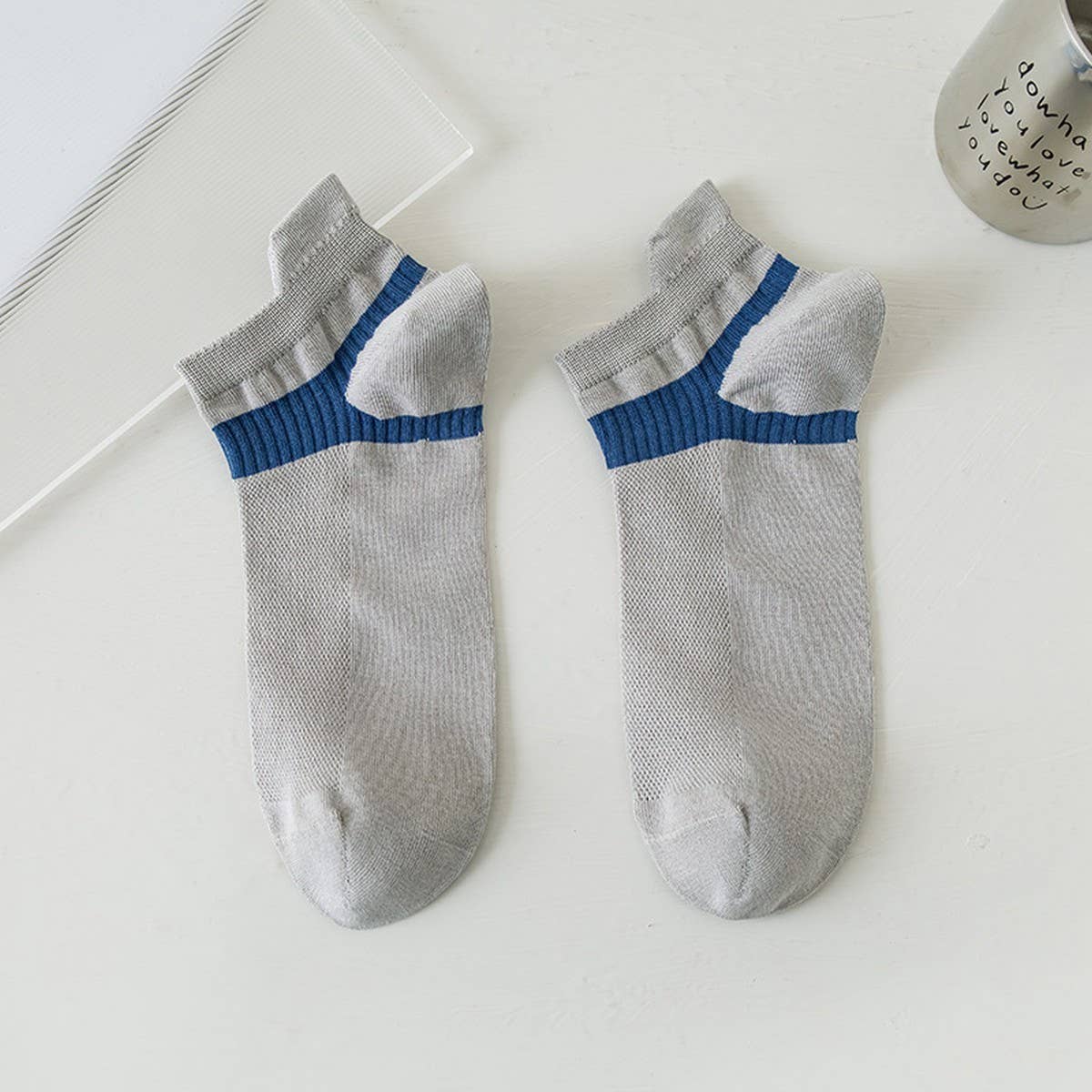 DEODORANT AND SWEAT-ABSORBENT MEN'S SPORTS SOCKS