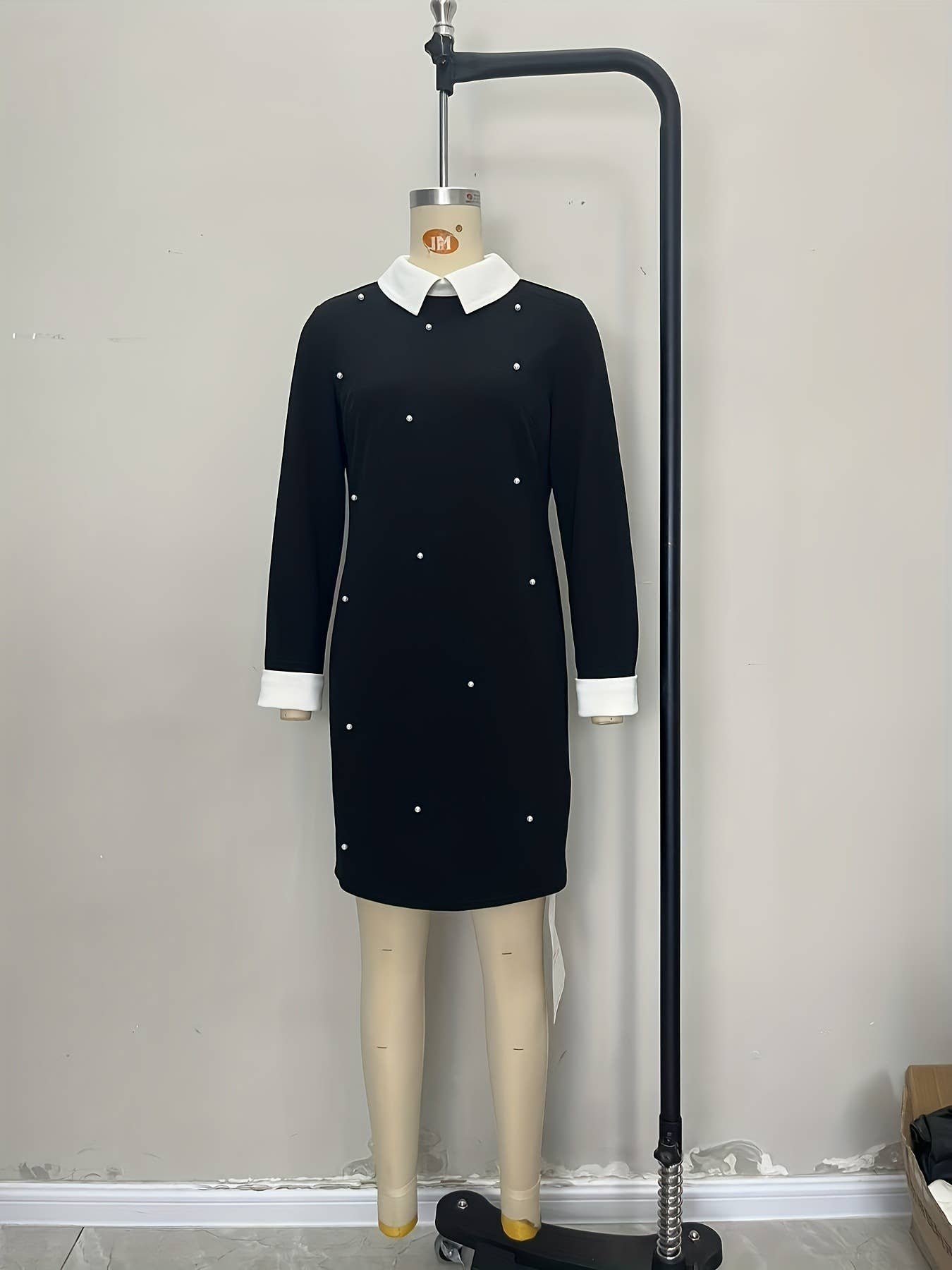 Solid color beaded lapel knitted A-line dress