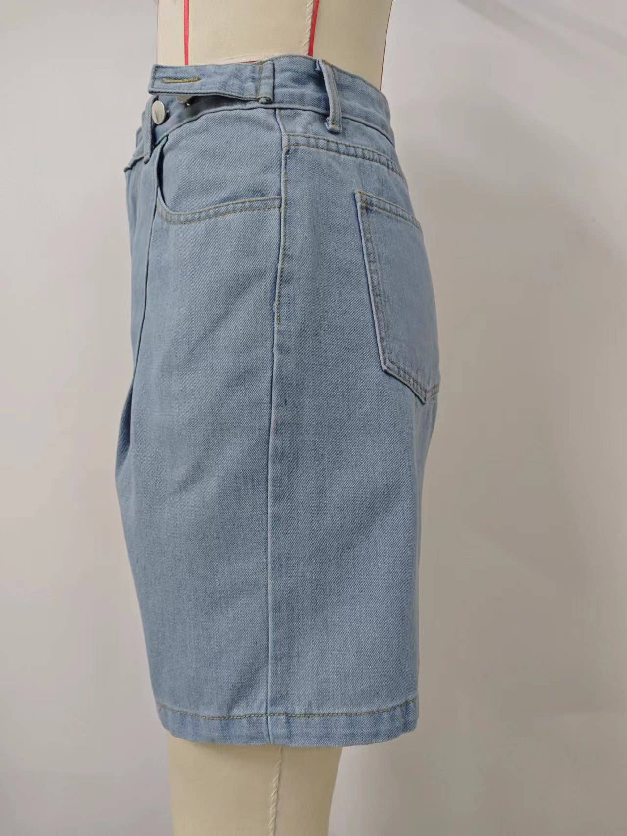 WASHED WAIST ADJUSTABLE DENIM QUARTER SHORTS