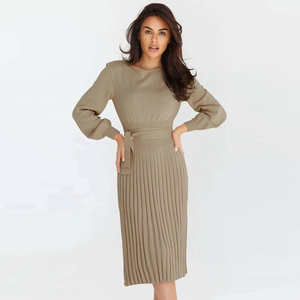 Fitted pleated mid-length knitted dress
