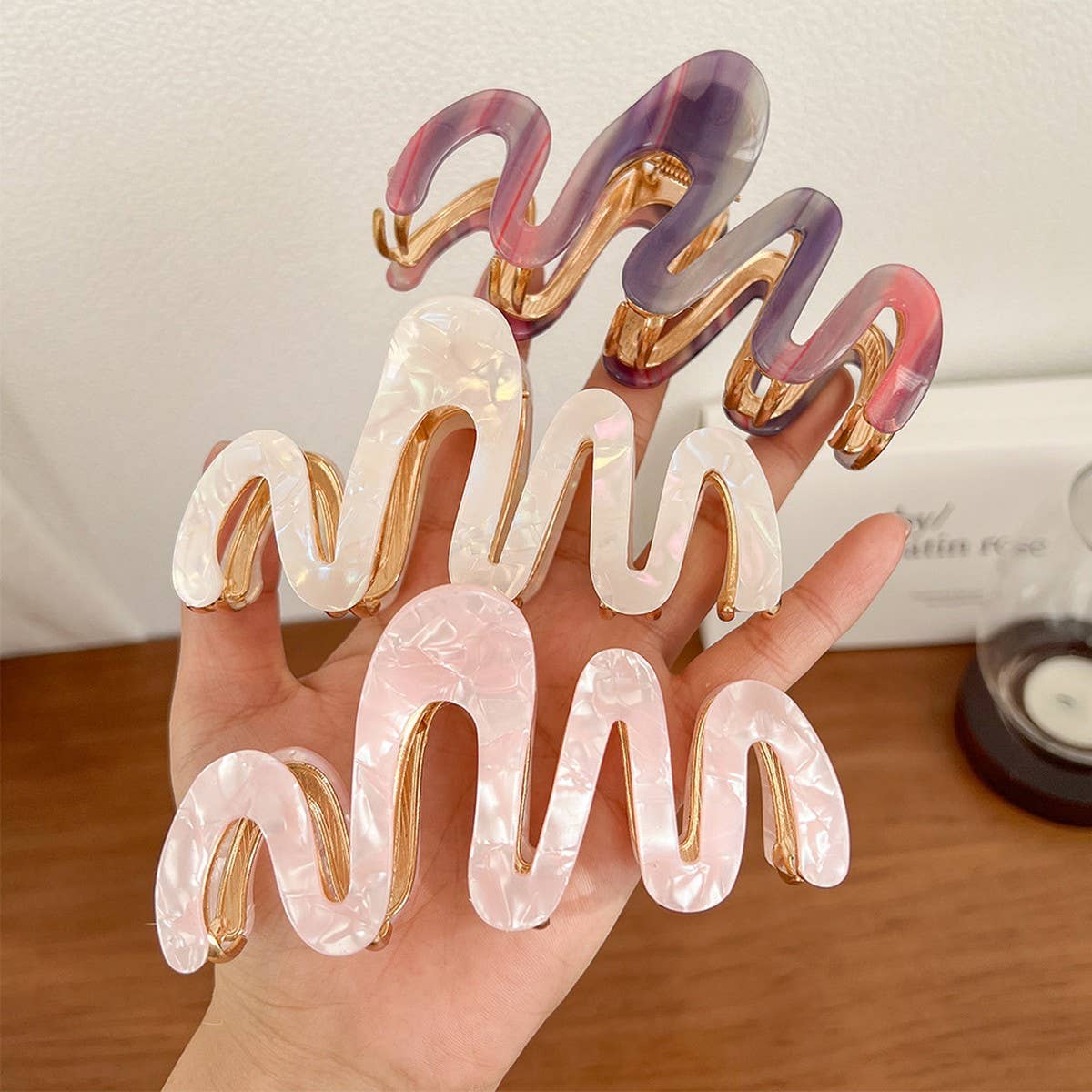 Elegant Wave Metal Claw ? Large Sweet Hair Clip