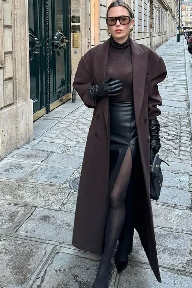 CWOCO1071_DOUBLE-BREASTED COAT WITH PADDED SHOULDERS