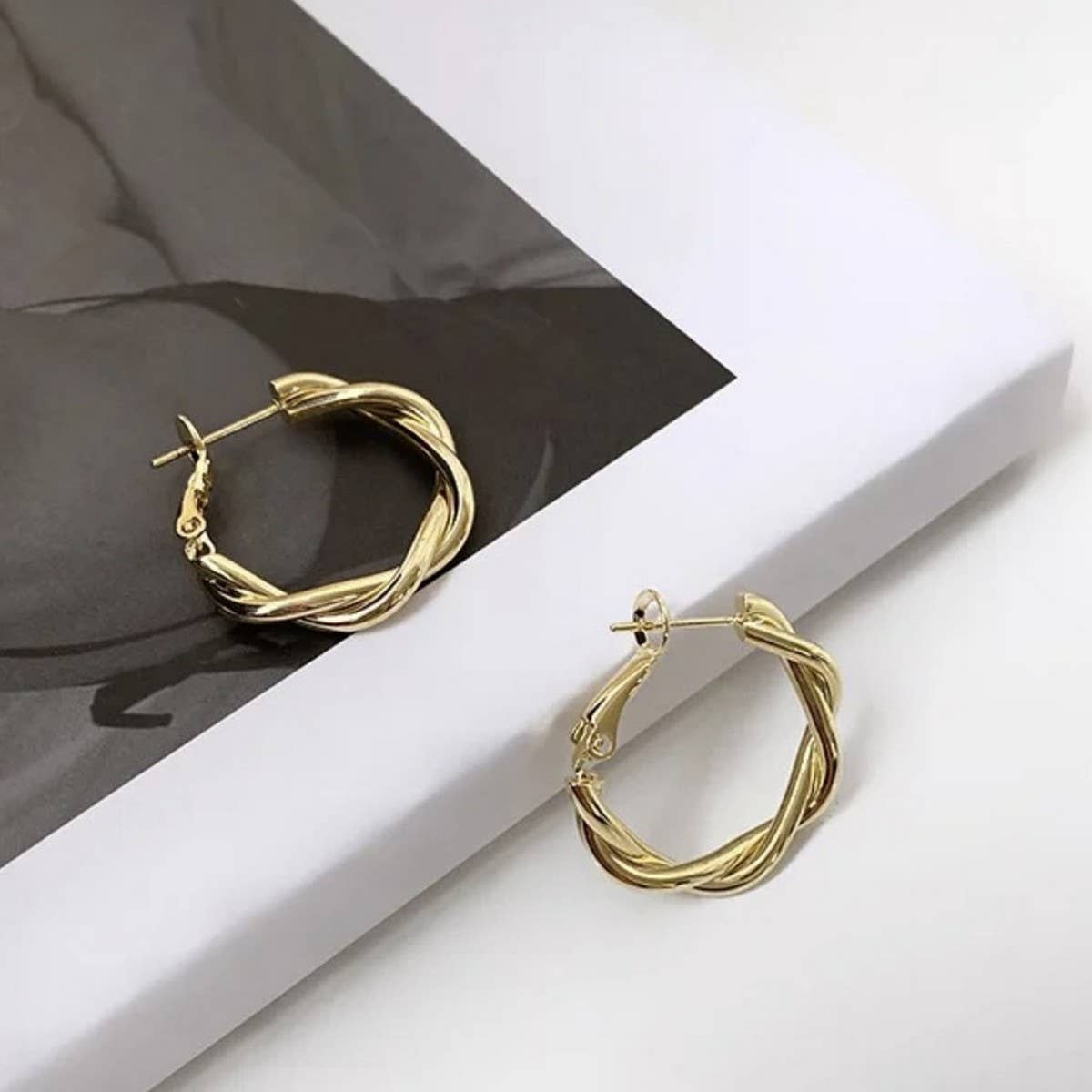 SIMPLE GEOMETRIC LARGE CIRCLE SPIRAL EARRINGS_CWAJE3137