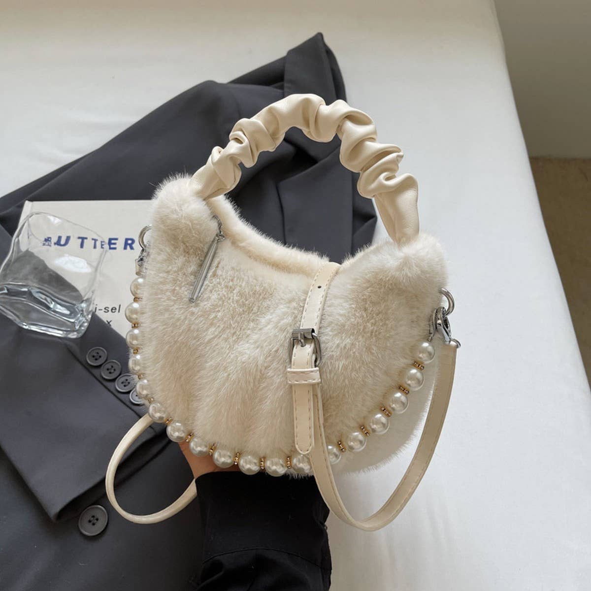 WINTER VERSATILE SHOULDER AND CROSSBODY PLUSH BAG_CWAB3972