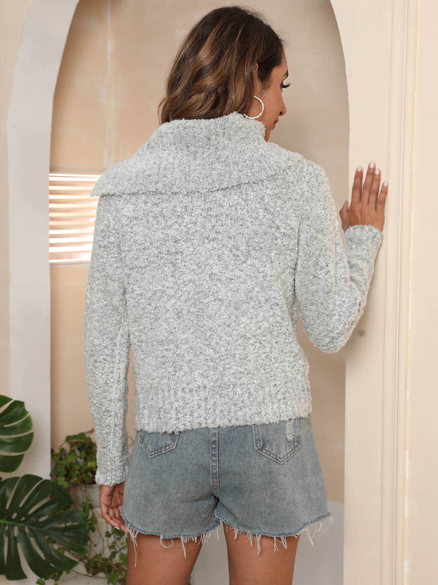 SOLID IRREGULAR LARGE LAPEL THICK BASE SHIRT