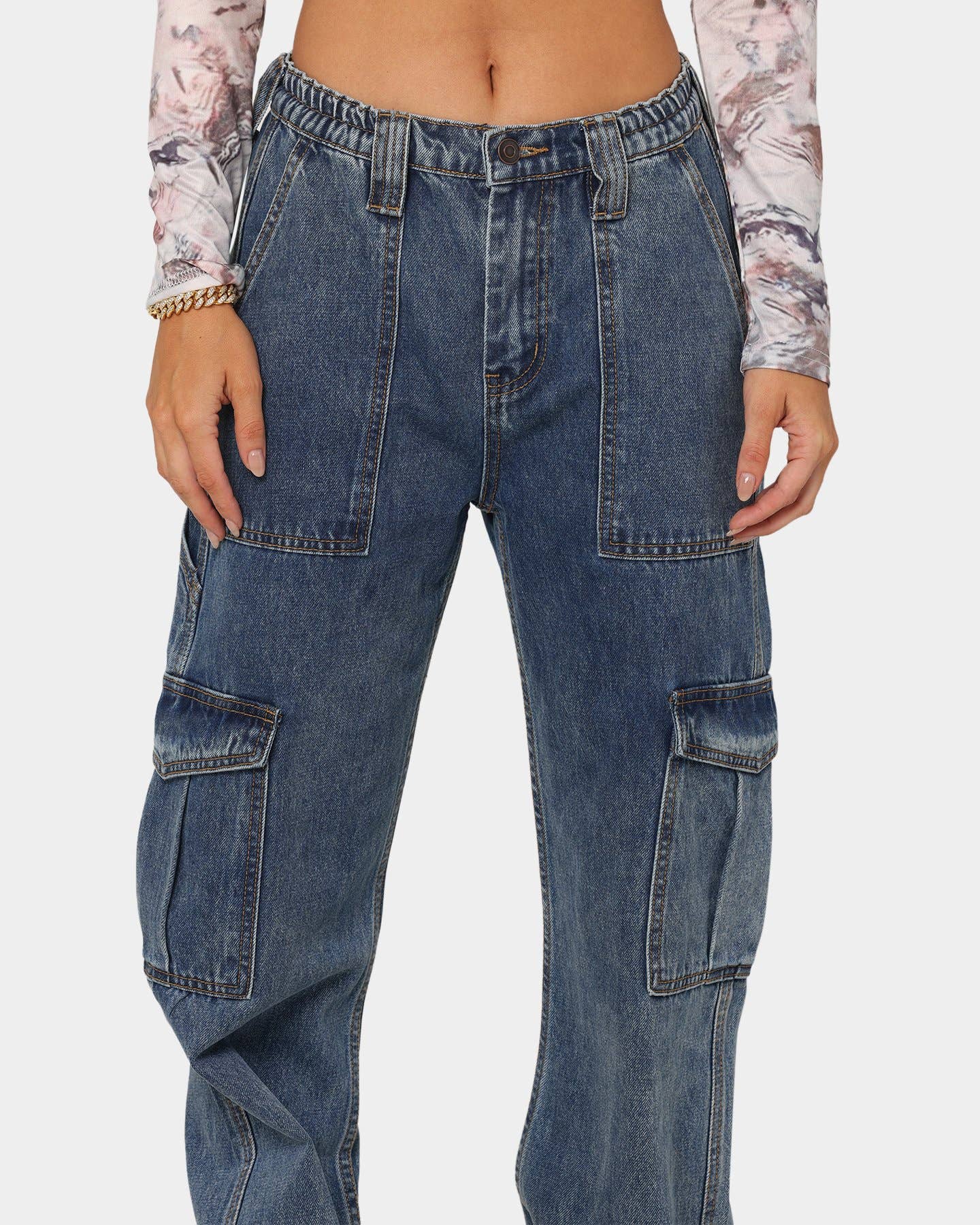 HIGH-WAISTED ELASTIC-WAISTBAND BAGGY CARGO JEANS