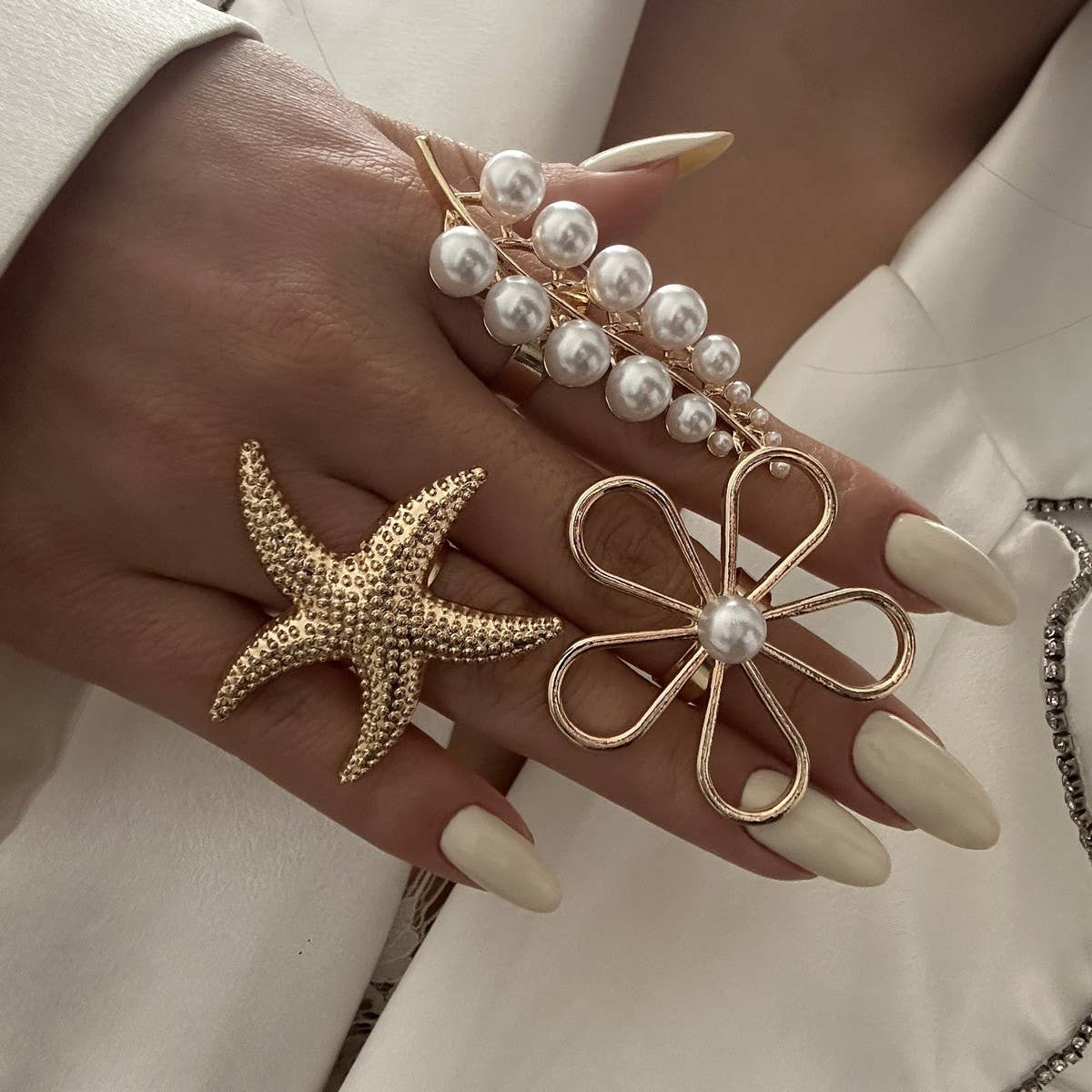 IRREGULAR HOLLOW WINDING IMITATION PEARL RING