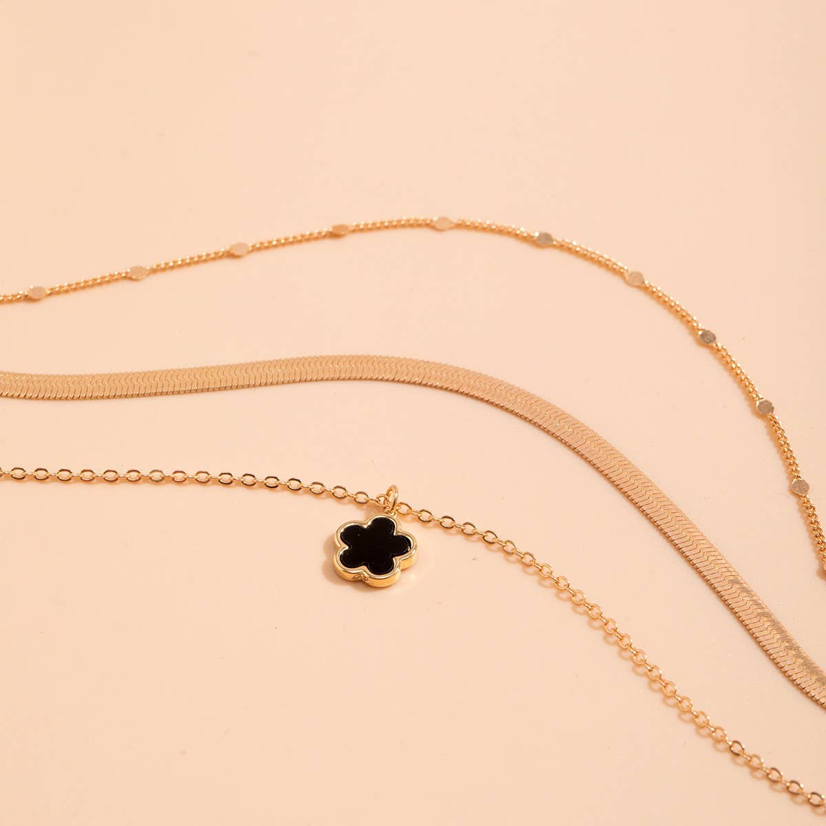 FIVE LEAF GRASS COLORFUL SNAKE BONE CHAIN NECKLACE