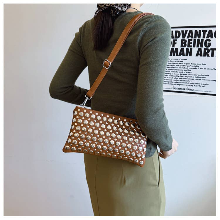 Personalized trendy riveted single-shoulder bag