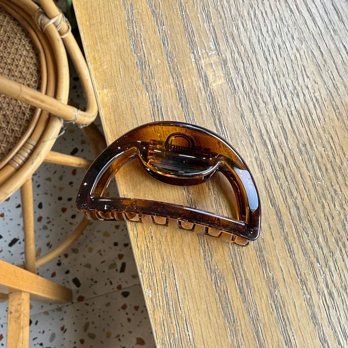 CWAHA4553_BUTTERFLY BUCKLE 7CM HOLLOW SEMICIRCLE HAIRPIN