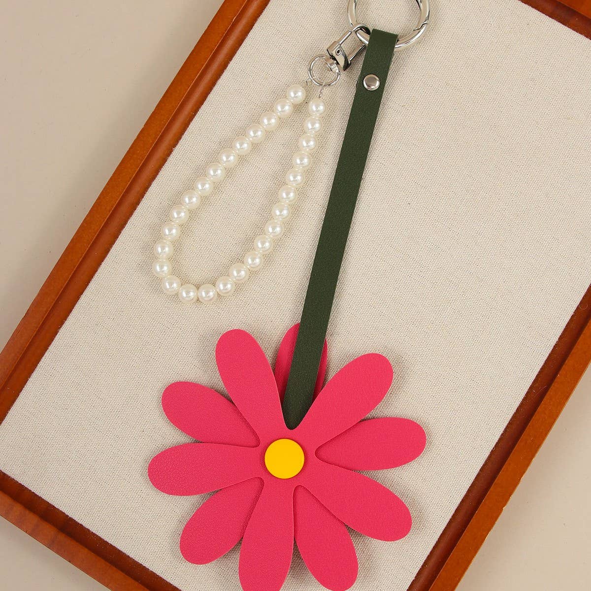Cute PU Daisy Pearl Chain Flower Keychain Charm