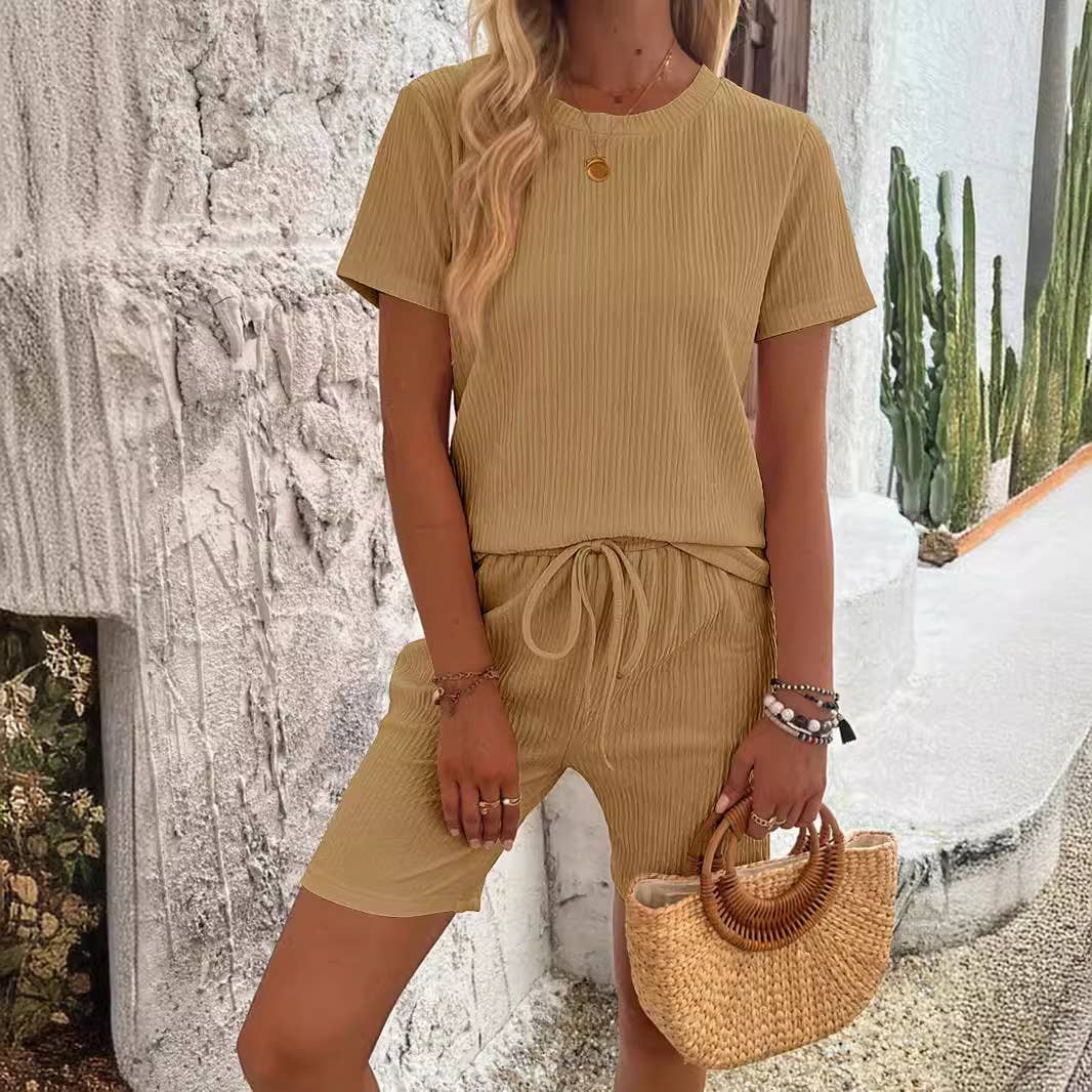 Two-piece sportswear set of short sleeves shorts