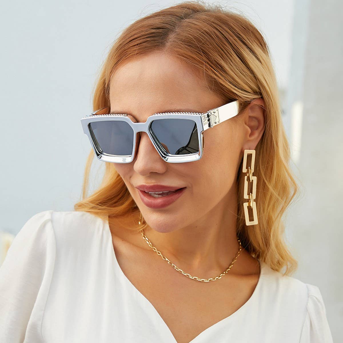 LARGE SQUARE FRAME SUNGLASSES WITH DIAMONDS