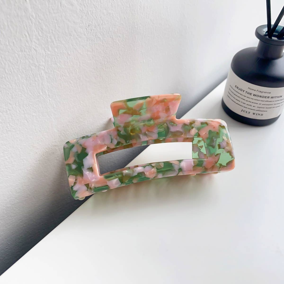 Retro and high-end acetate leopard hair clippers