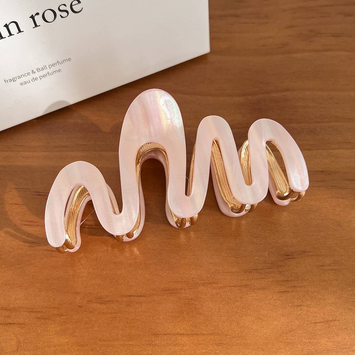 Elegant Wave Metal Claw ? Large Sweet Hair Clip