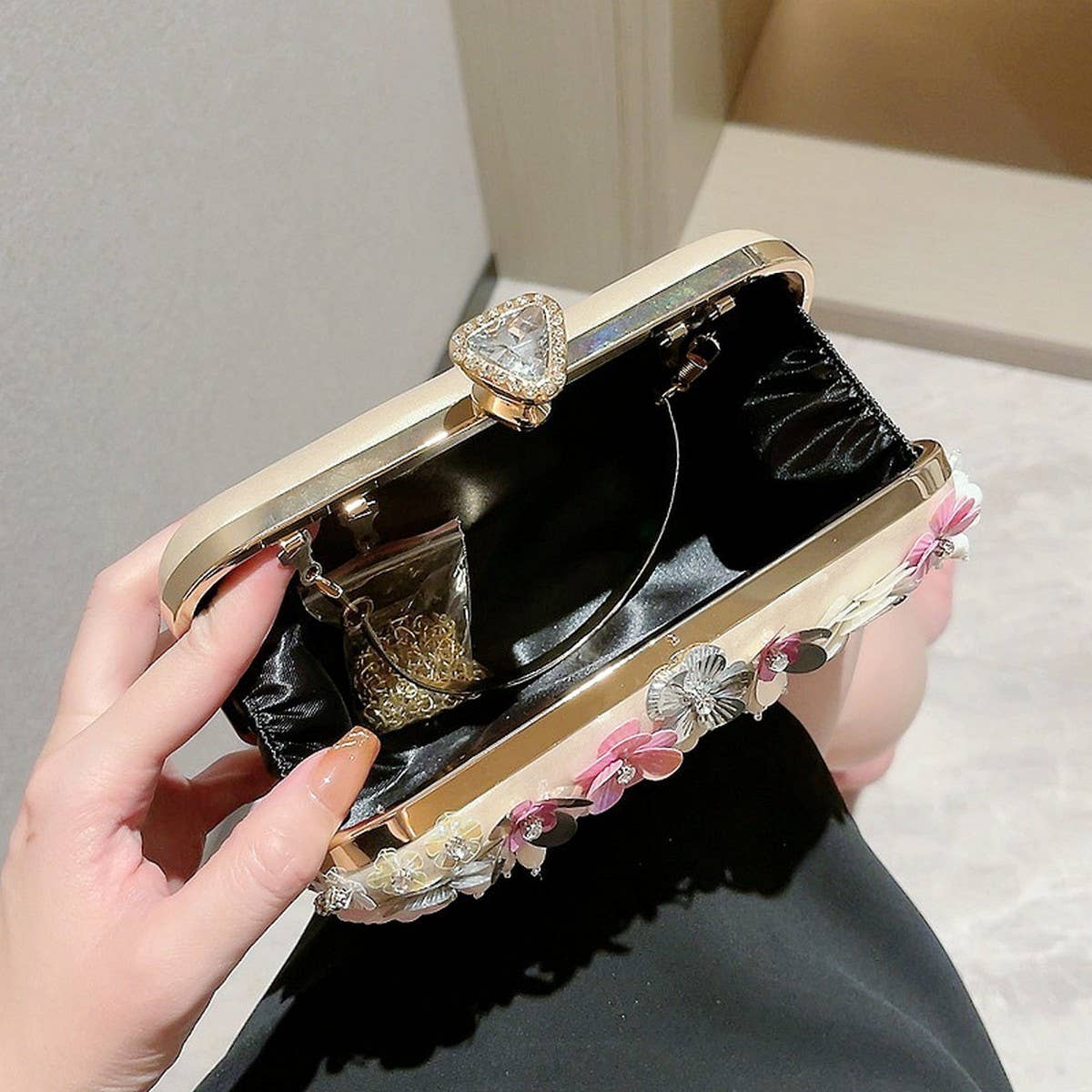 2024 HOT SALE FLOWER BEAD EMBROIDERED CLUTCH_CWAB2500