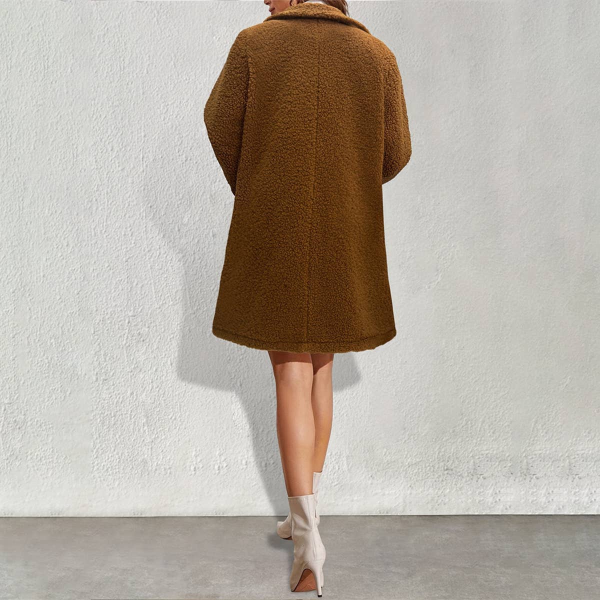 Warm long coat with large lapel fur