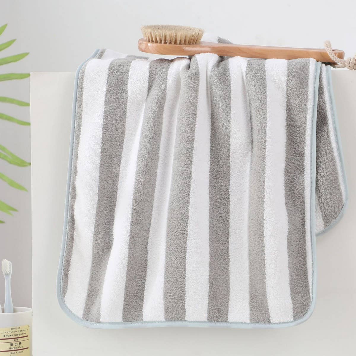 SOFT AND ABSORBENT CORAL FLEECE BATH TOWEL_CWMM2322