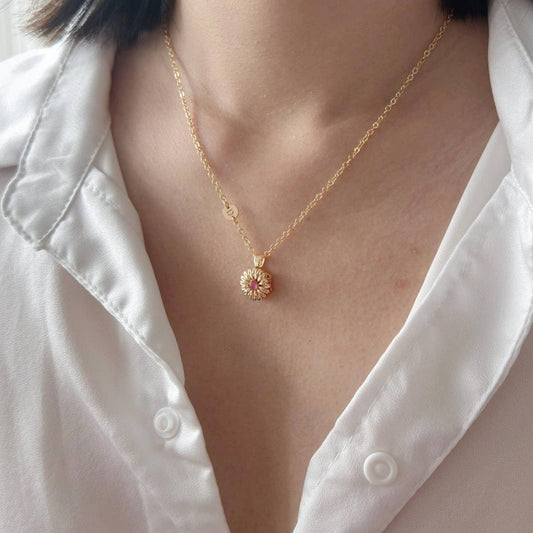 Spinning December Flower Necklace ??Lucky Bloom_CWMM6969