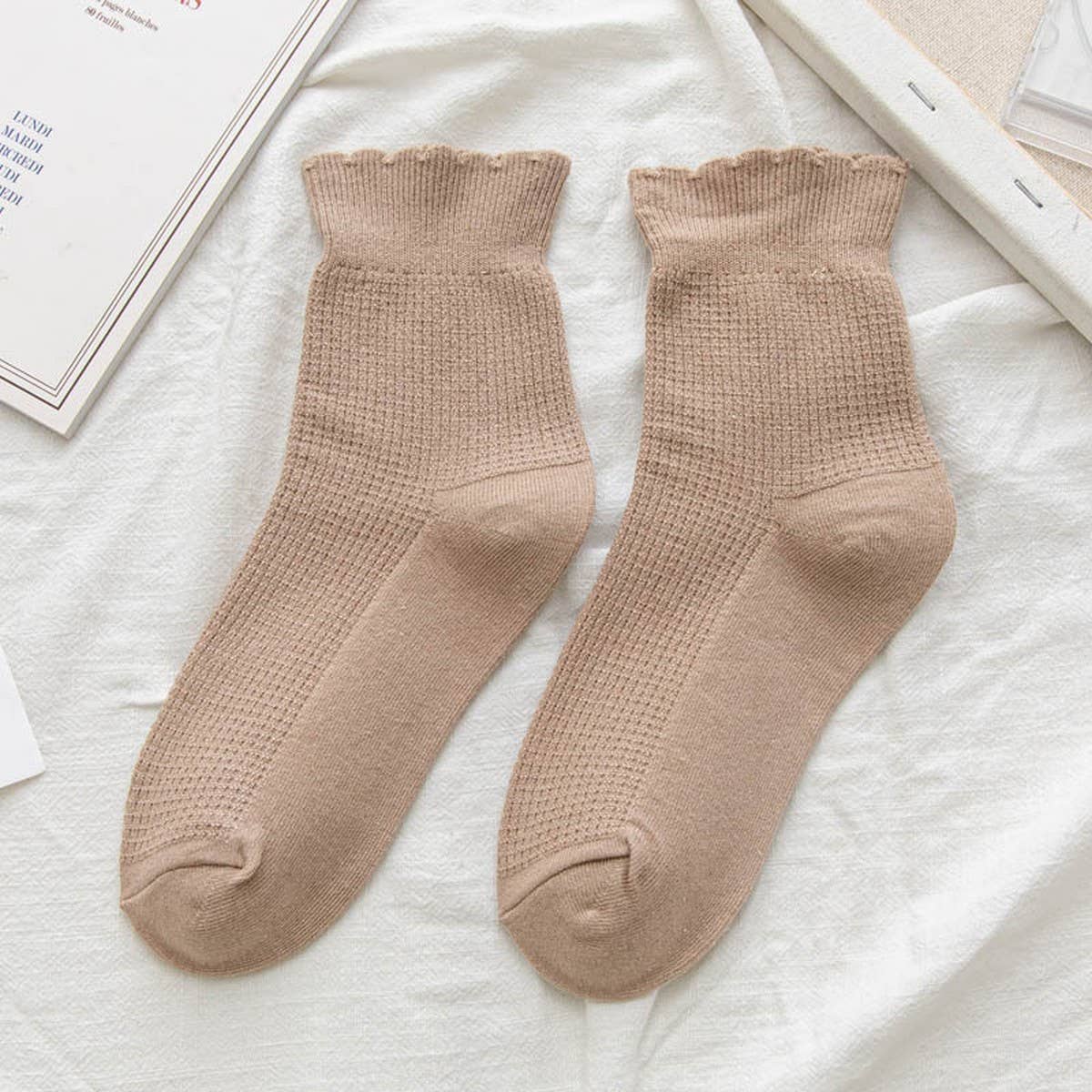 RUFFLED SOLID COLOR MID-TUBE SOCKS FOR WOMEN