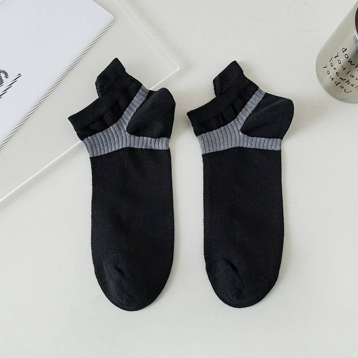 DEODORANT AND SWEAT-ABSORBENT MEN'S SPORTS SOCKS