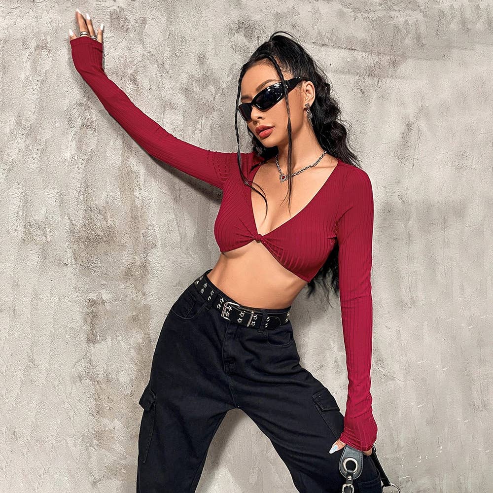 A long-sleeved T-shirt ultra-short navel