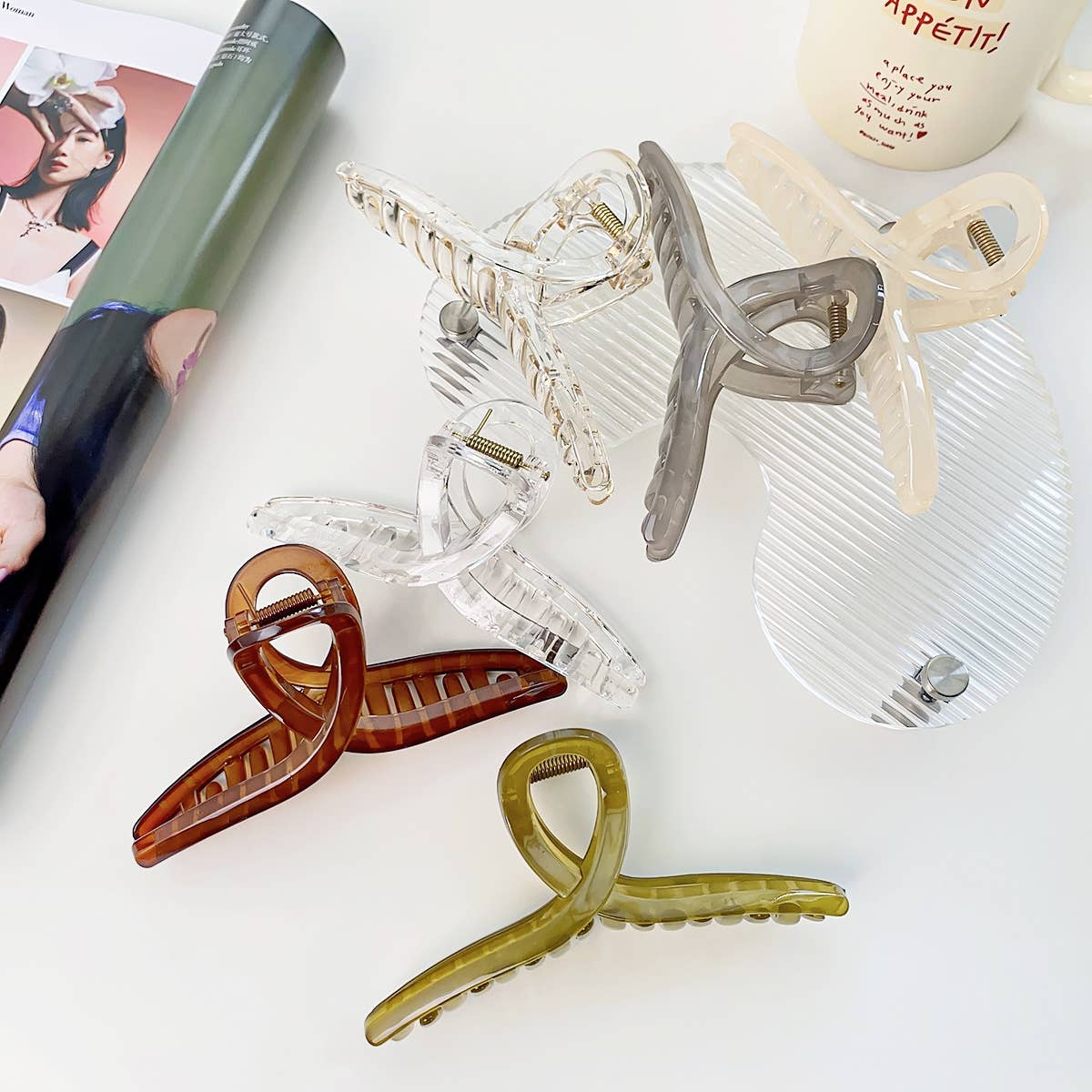 Fashionable cross-grip jelly-colored shark clip