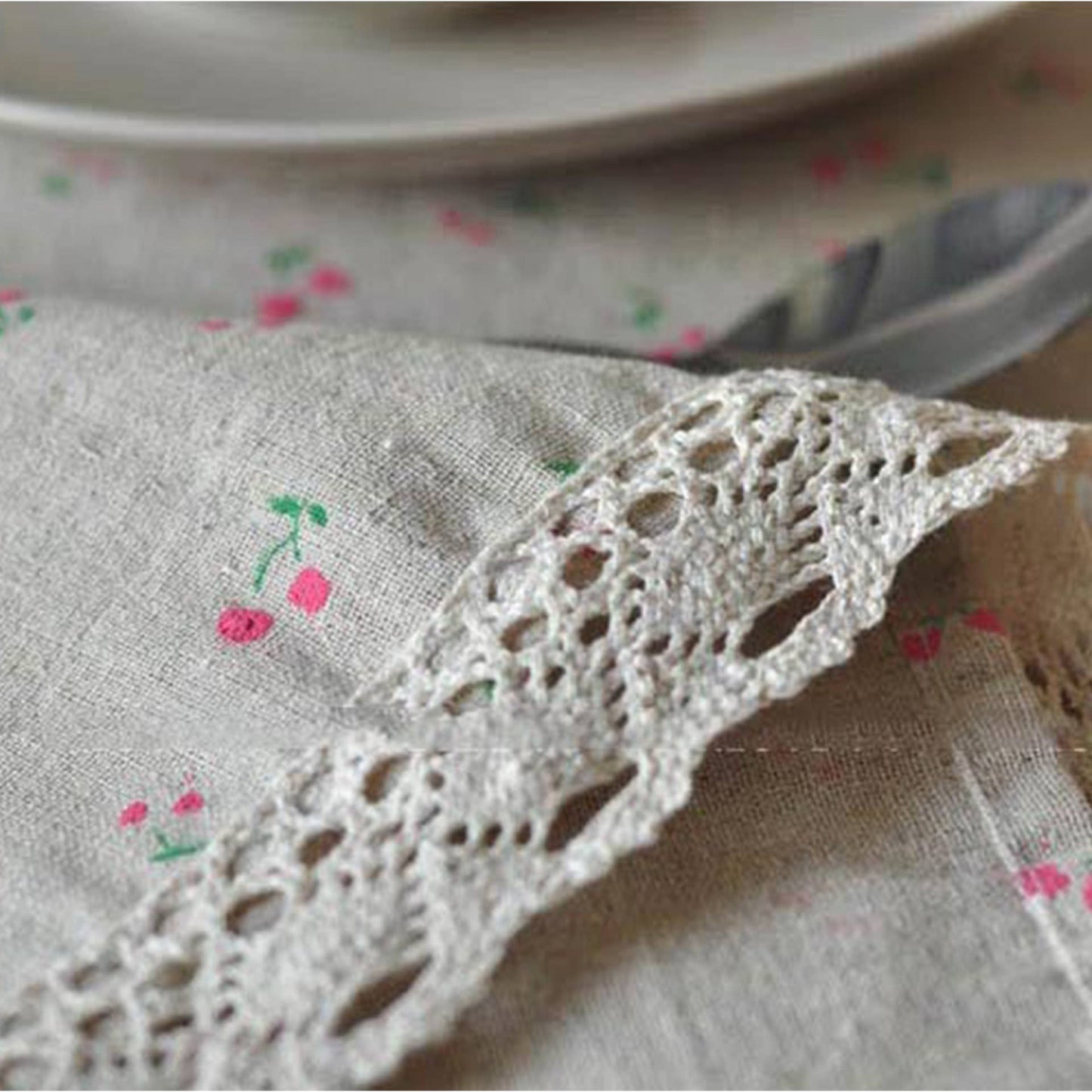 LACE DETAILED MULTI PATTERN TABLECLOTH