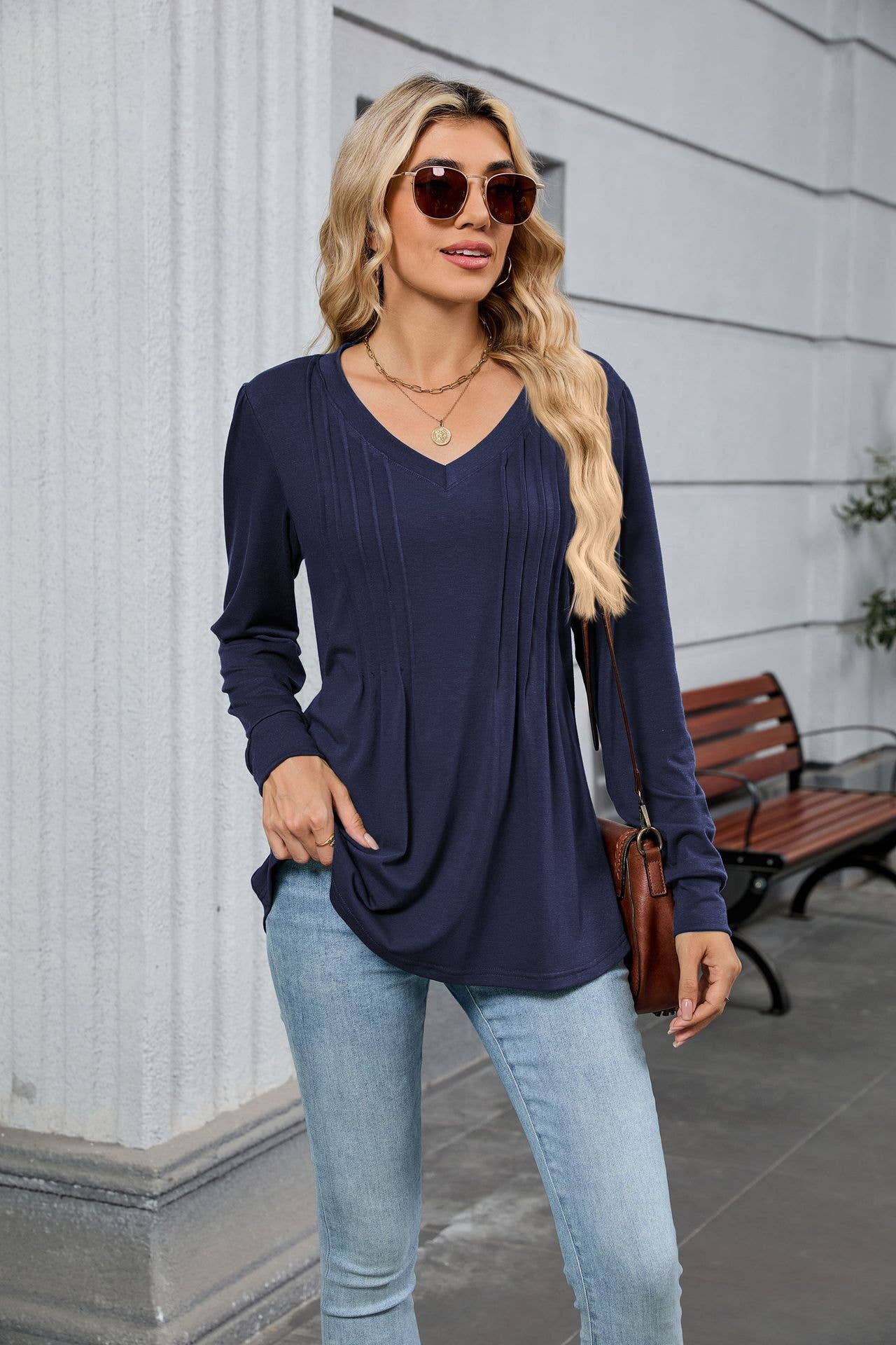 Solid-color V-neck striped long-sleeved T-shirt_CWTBLL4068