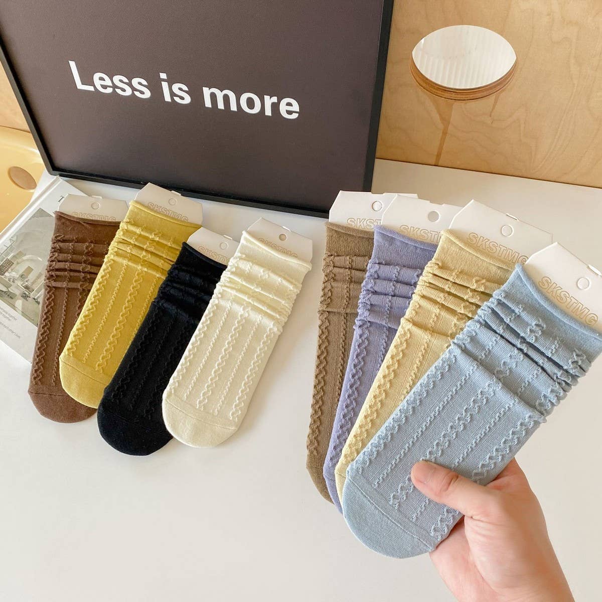 MIDDLE-TUBE STRAIGHT SOCKS WITH CURLED EDGES