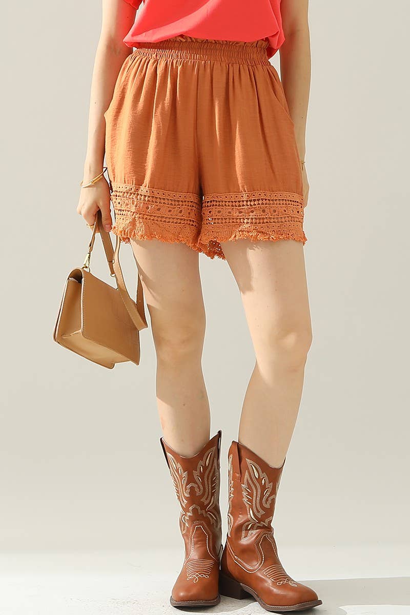 CWBSP0088-B_WIDE LACE SHORT PANTS
