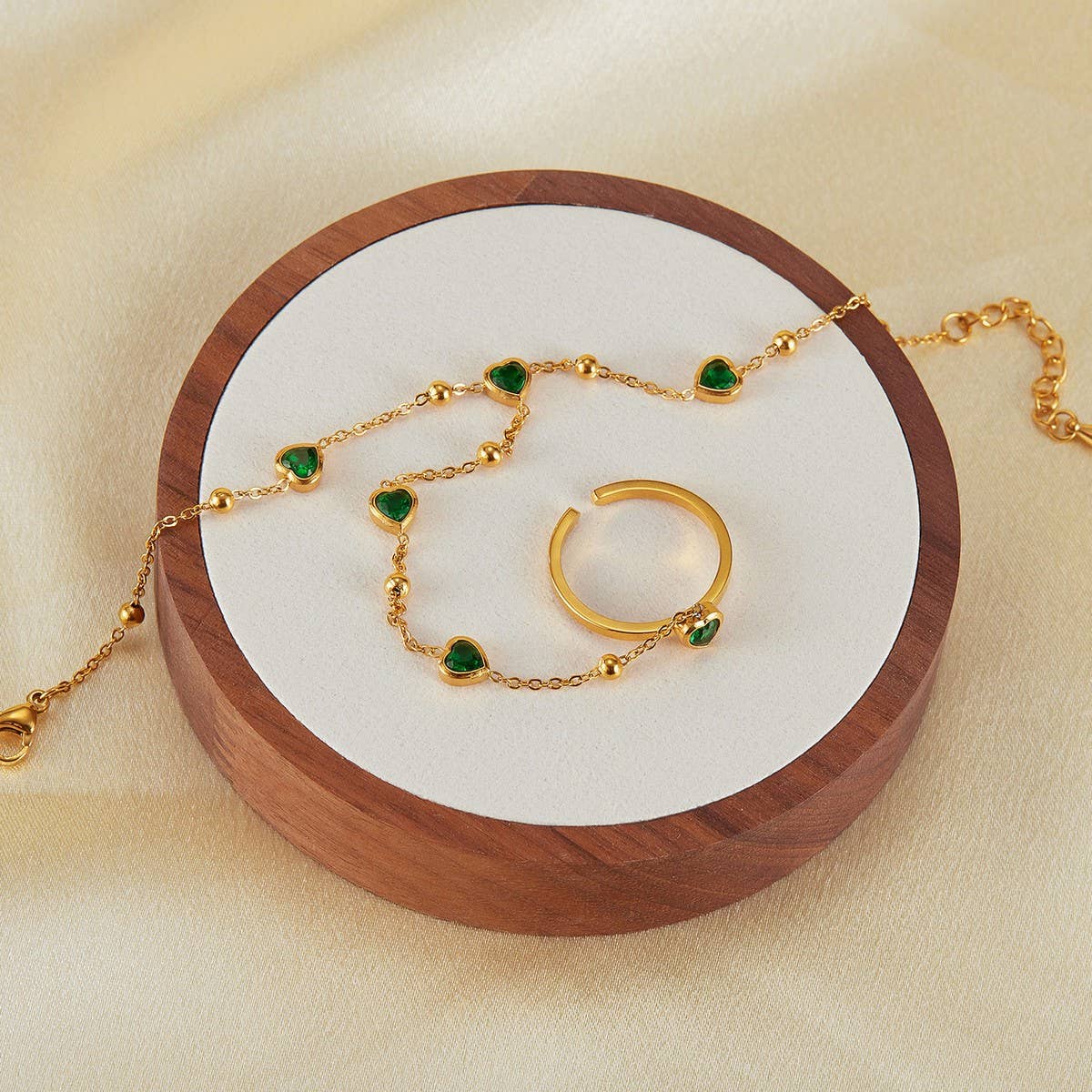 Emerald Heart Zircon Hand Chain for Women