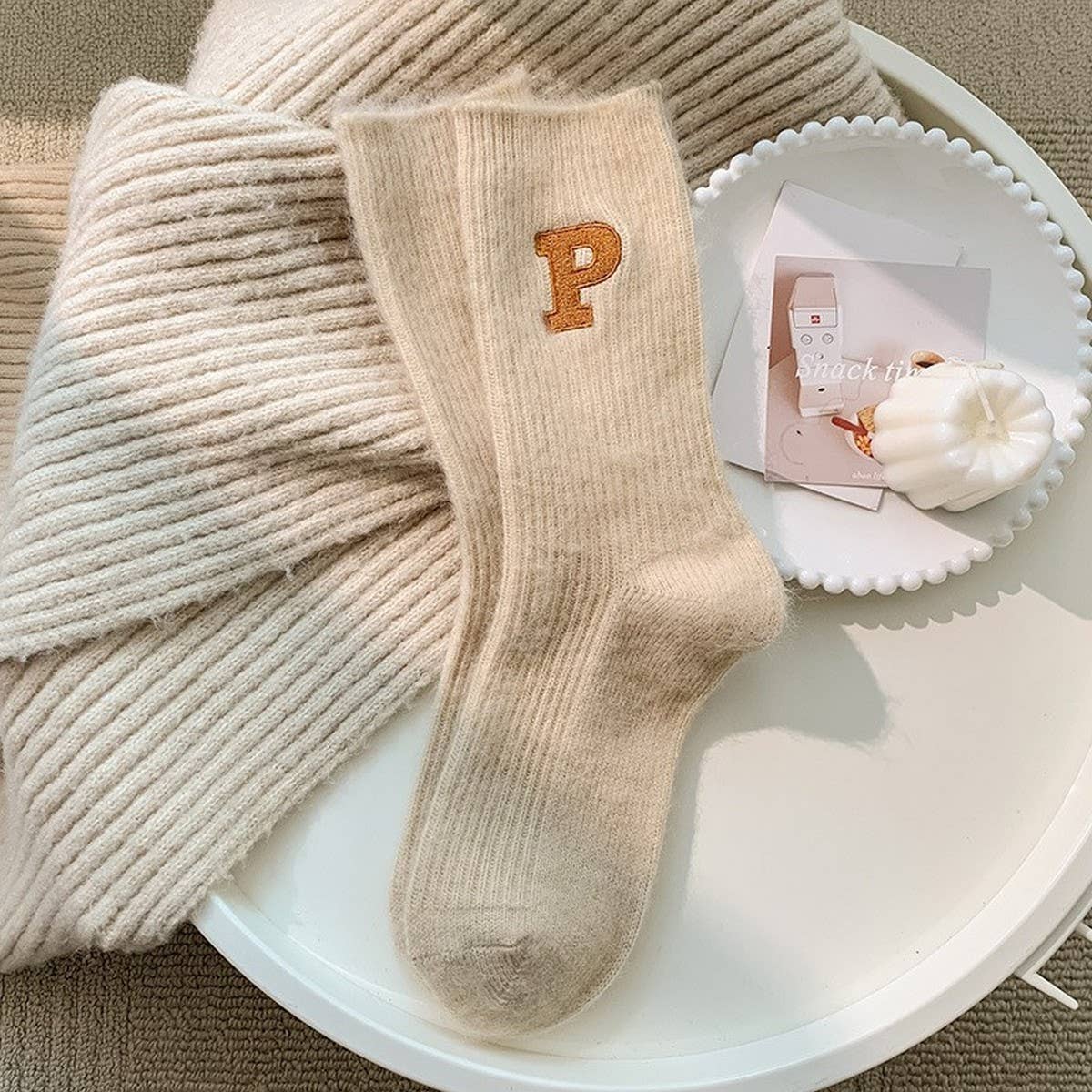 AUTUMN AND WINTER WARM LETTER P MID-TUBE SOCKS_CWMS1059