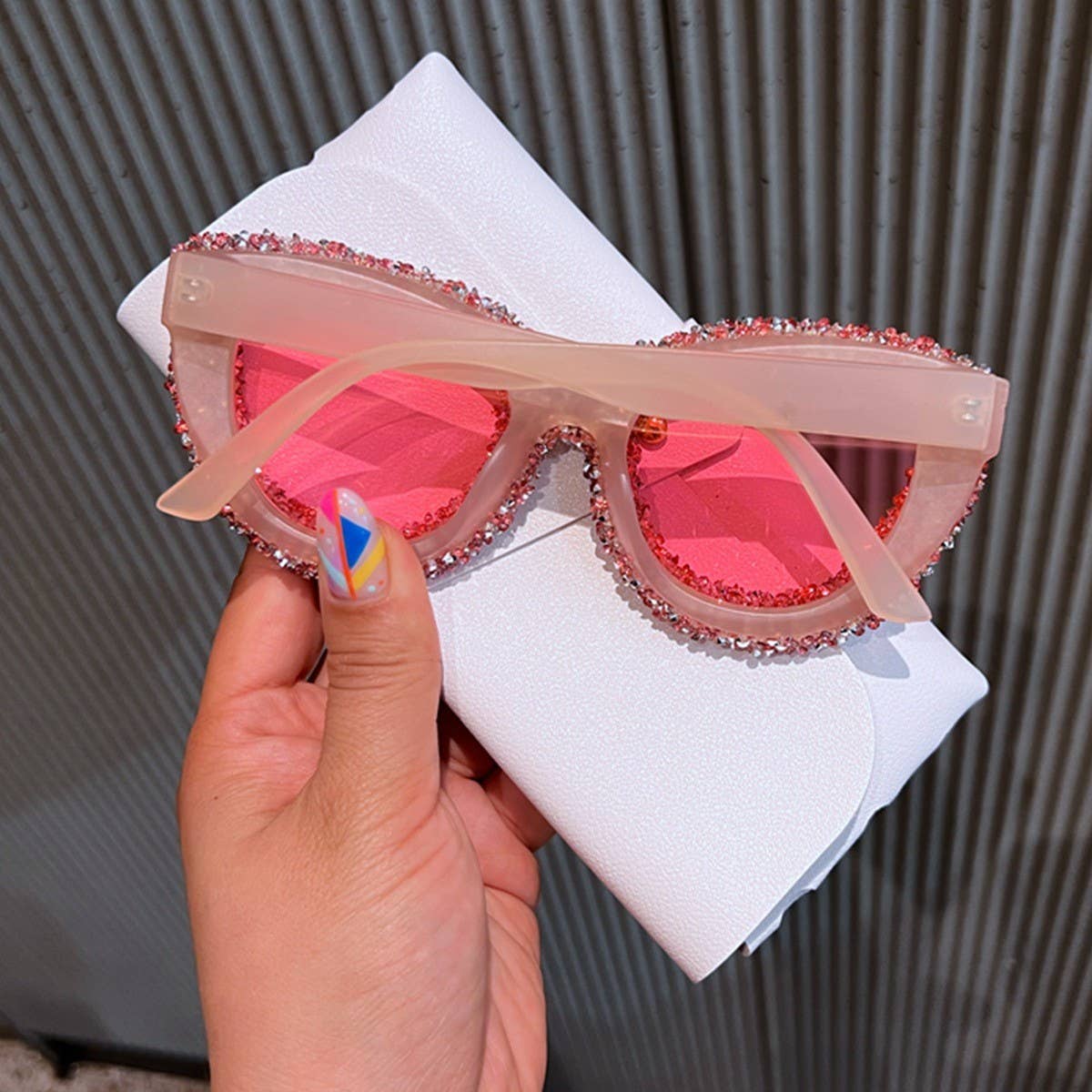 LARGE-FRAME CAT-EYE SUNGLASSES WITH DIAMONDS