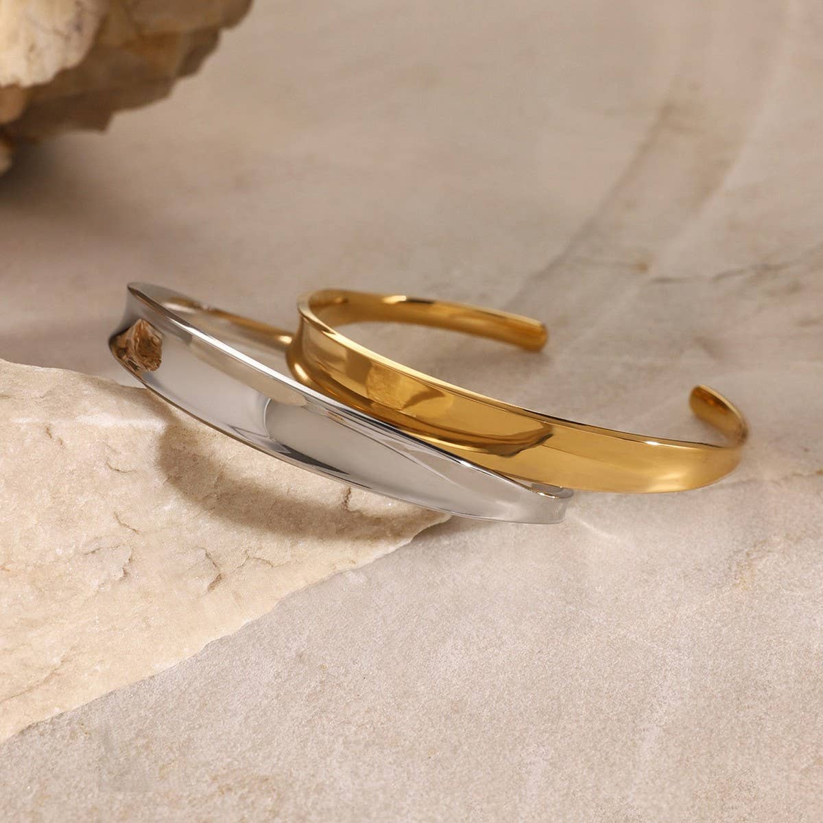 18K Gold Concave & Polished Open Cuff Bracelet_CWAJE4798