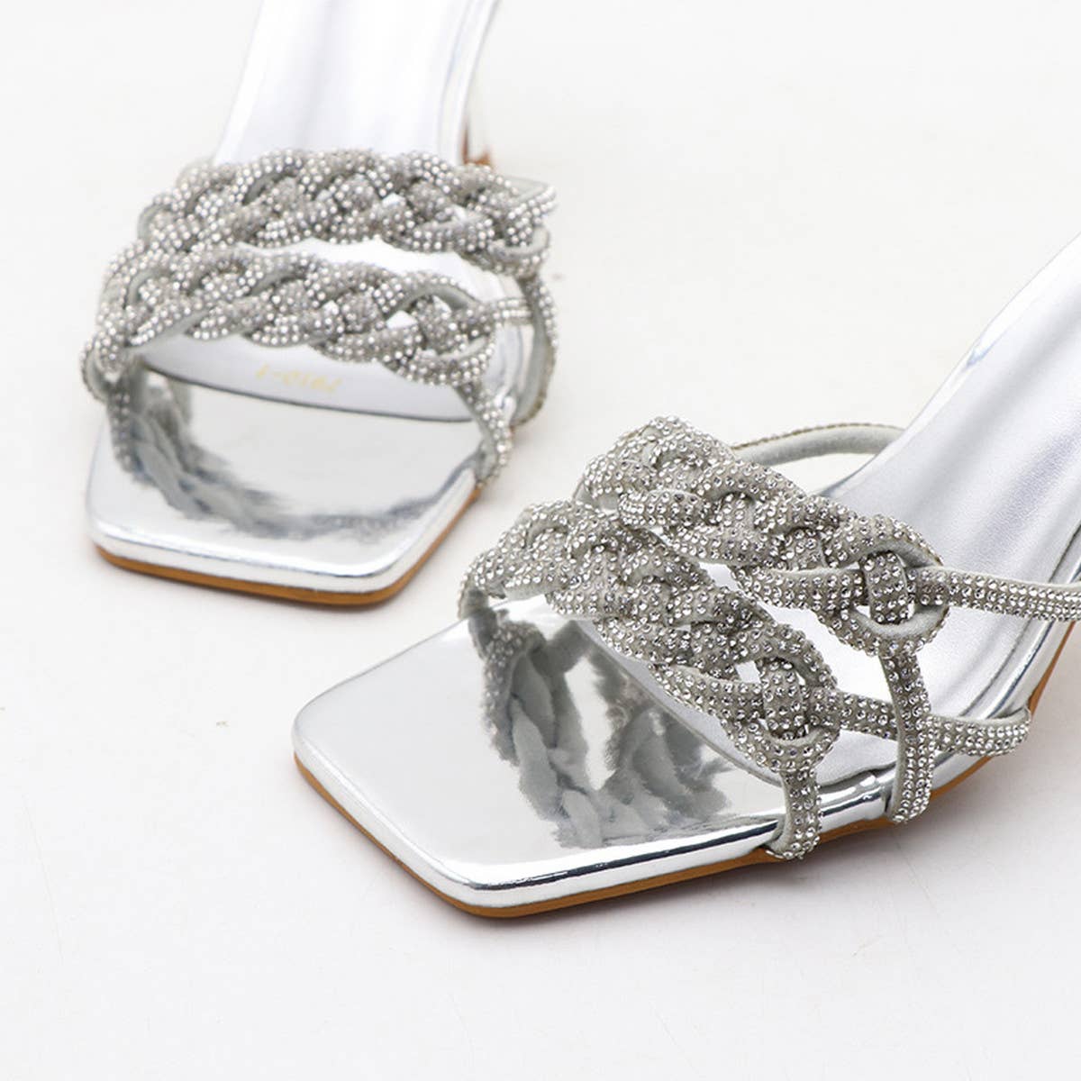 SIMPLE SOLID COLOR LARGE SIZE POINTED TOE SANDALS_CWSHS0581