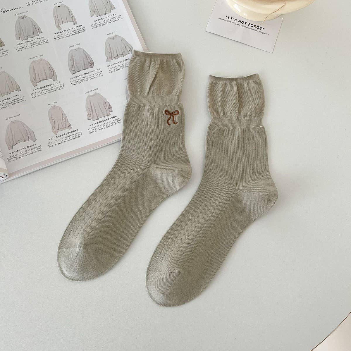 WOMEN'S VERSATILE EMBROIDERED BOW BONELESS SOCKS