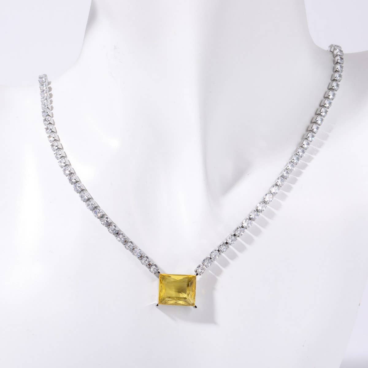 WOMEN'S EXQUISITE STAINLESS STEEL ZIRCON NECKLACE