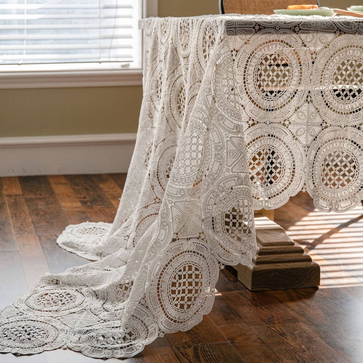WATER-SOLUBLE EMBROIDERED LACE HOLLOW TABLECLOTH