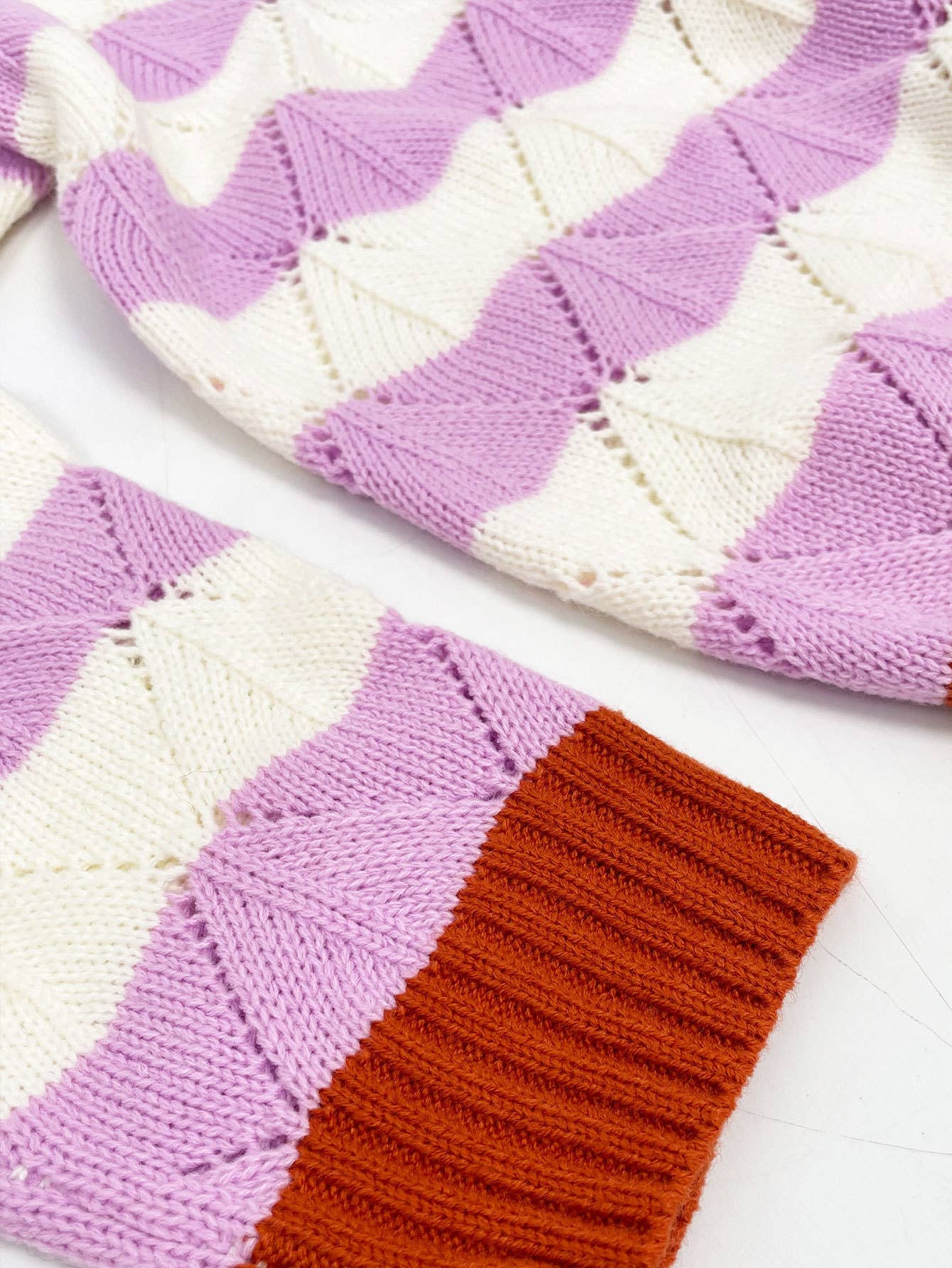 Round-neck diamond-shaped hollowed-out sweater