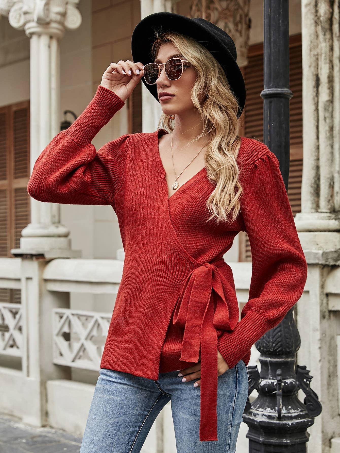 Lace-up V-neck sweater with loose temperament