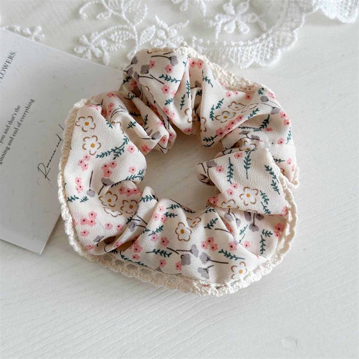 FLORAL LACE BORDER VERSATILE LARGE INTESTINE RING