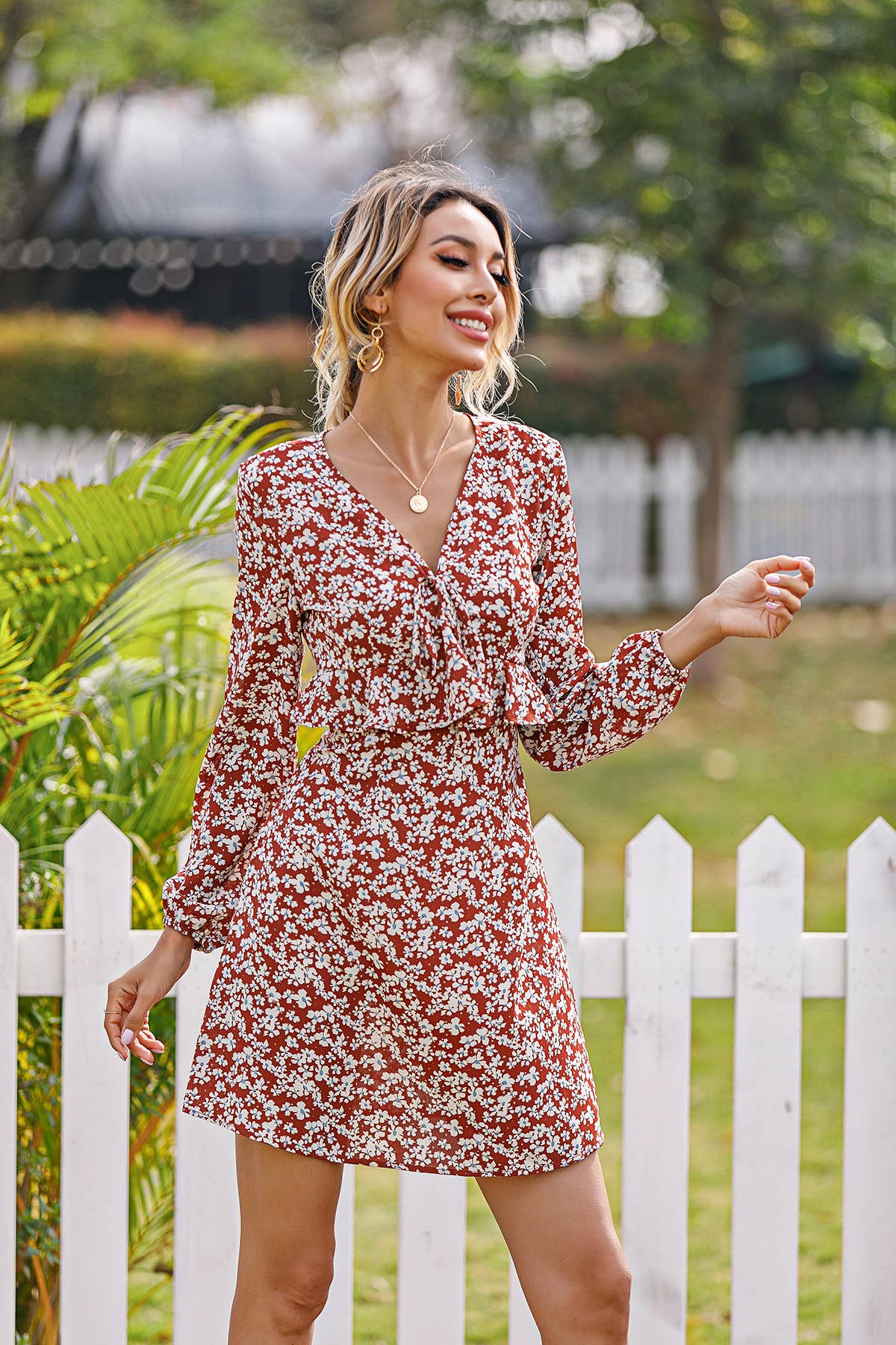V-NECK WAIST FLORAL LONG-SLEEVED SHORT DRESS
