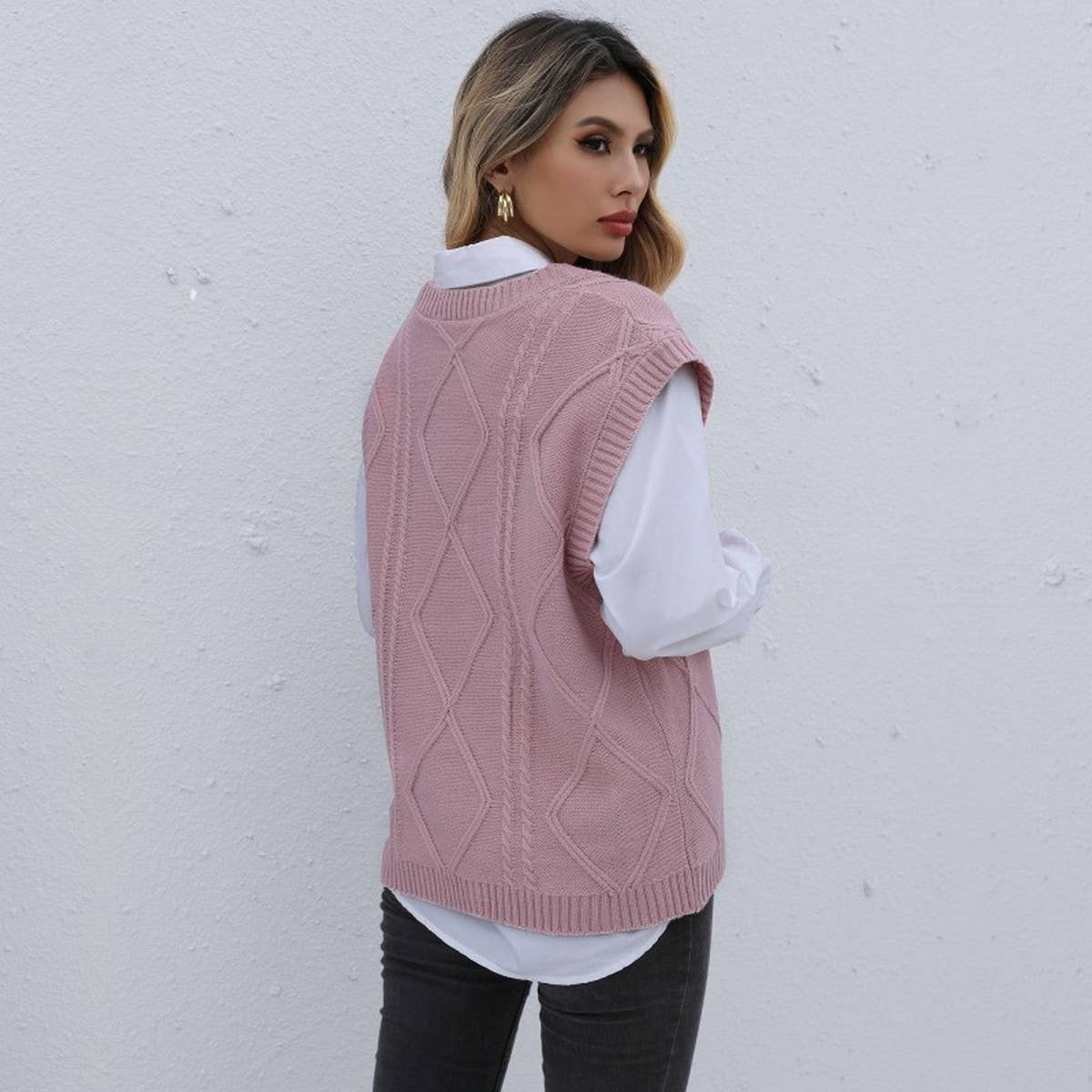 Knit pullover V-neck twist vest