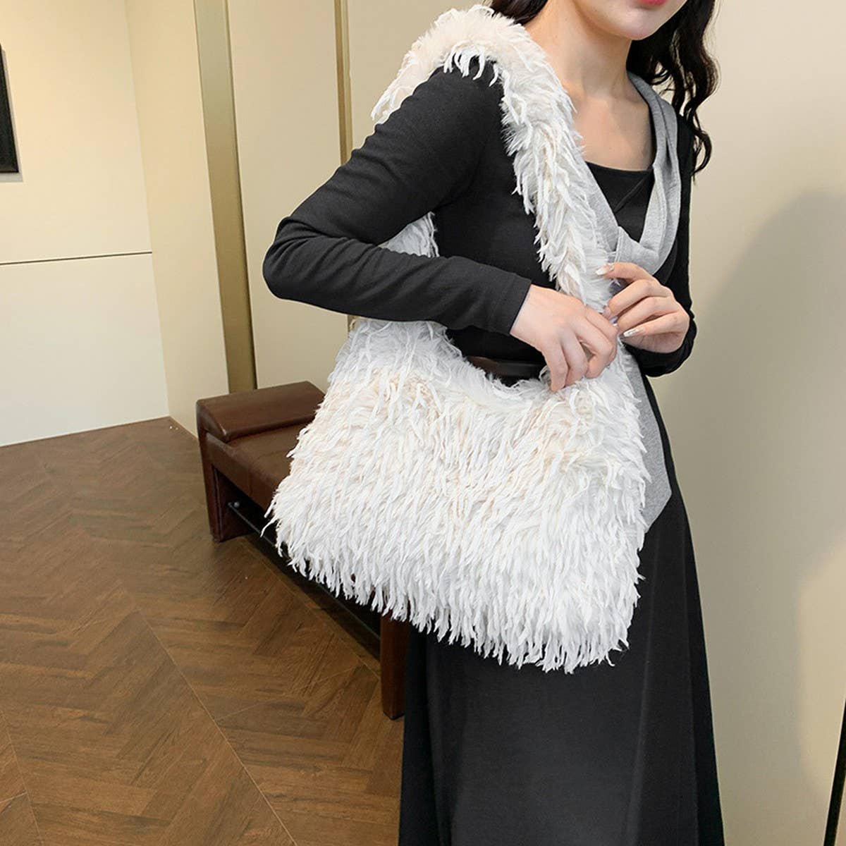WINTER TASSEL HANDBAG VERSATILE SHOULDER PLUSH BAG_CWAB4015