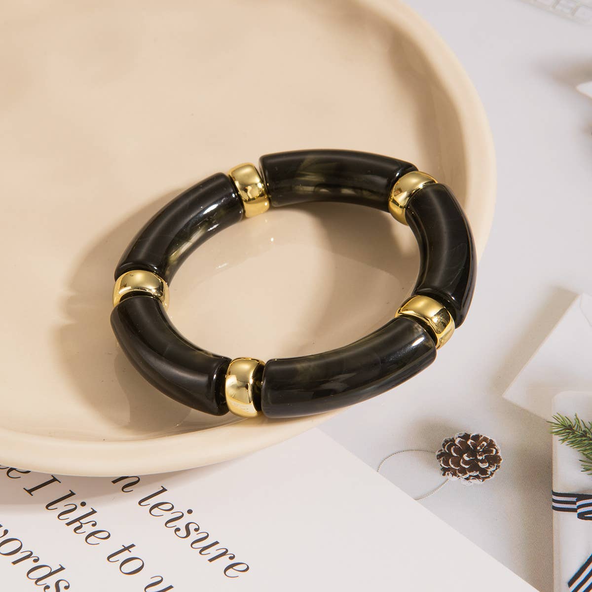 Acrylic curved tube stone-patterned bracelet
