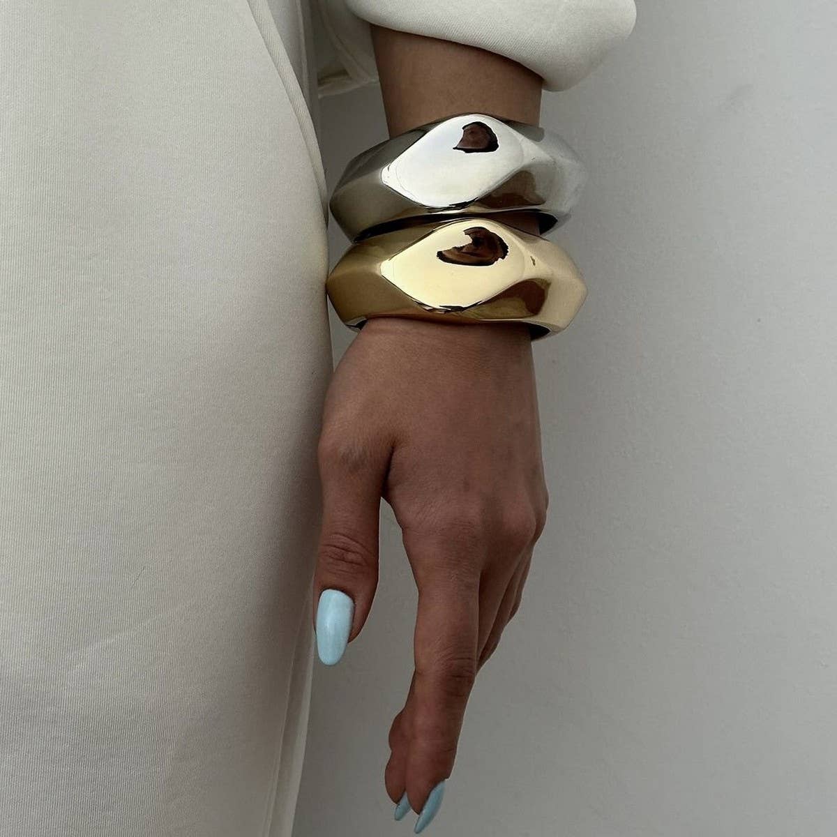 Hip-Hop Glossy Spring Cuff Bracelet for Womens