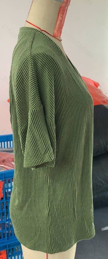 Stylish two-tone twist bullet pocket V-neck top